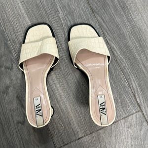 Vintage like shoes from Zara